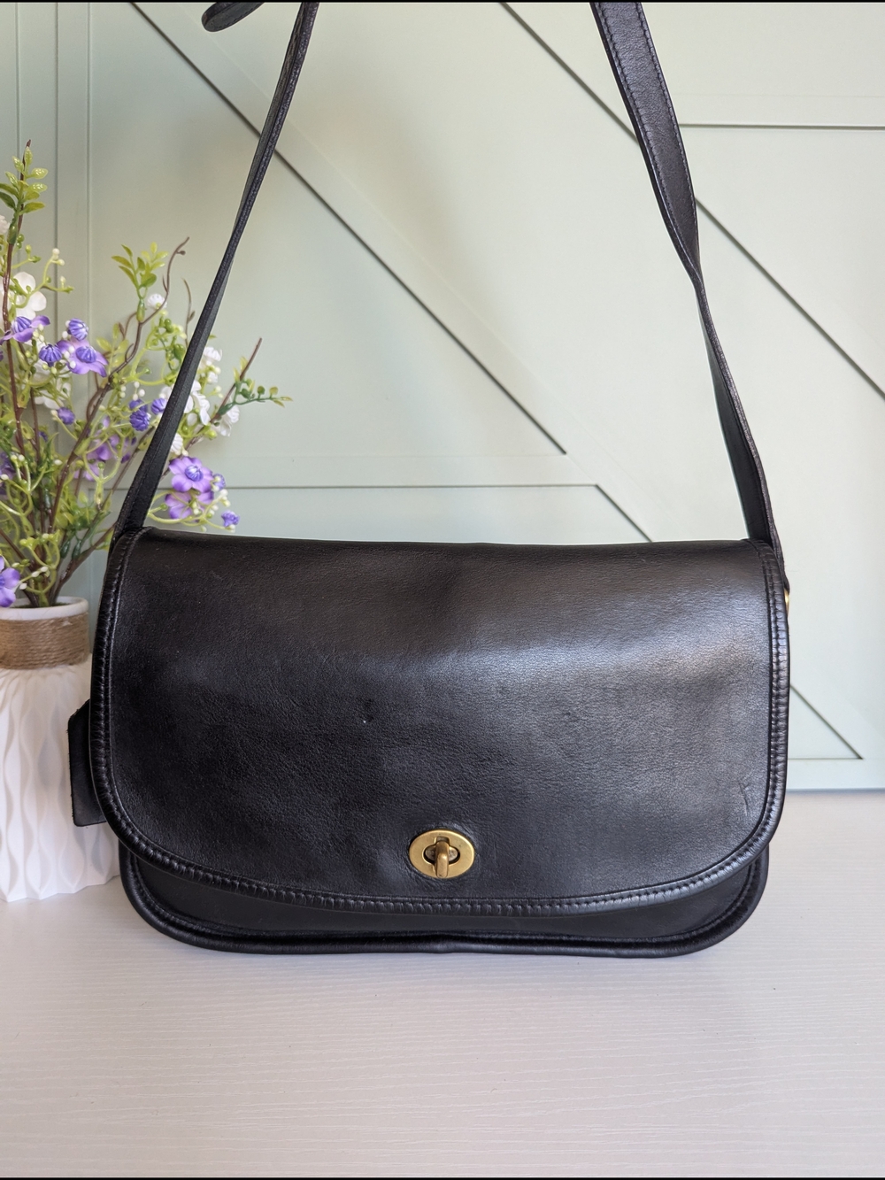 Coach Vintage Black Leather Crossbody with Gold Turn-Lock - Picture 2 of 13